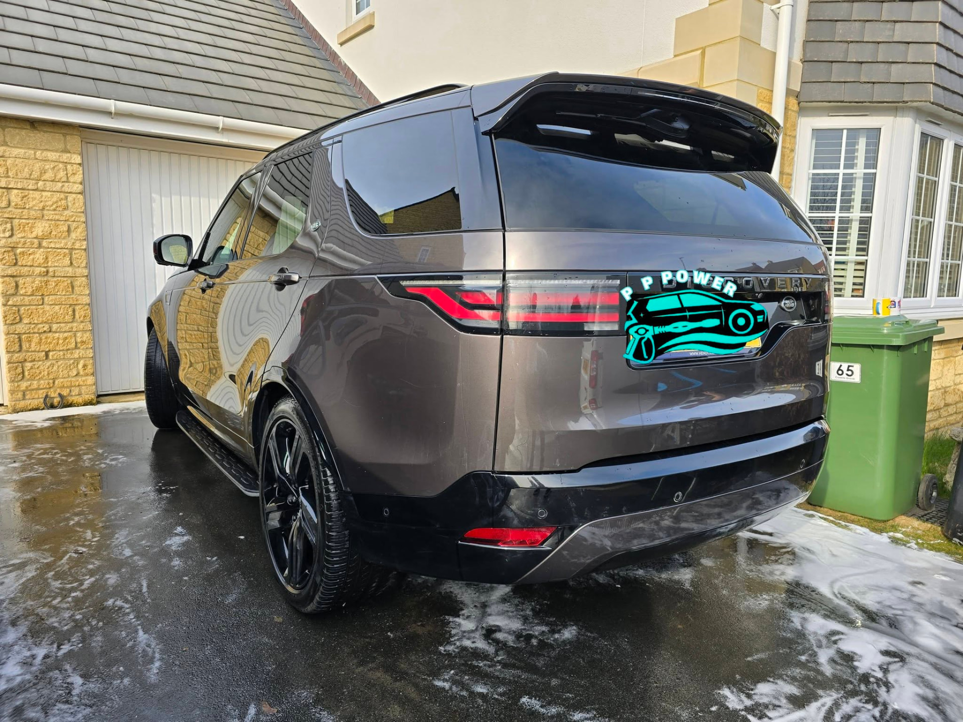 Land Rover Discovery gleaming after a full valet